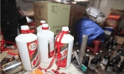 女子带10瓶茅台入境藏卫生间6小时 关于个人携带物品入境规定，你是否了解？
