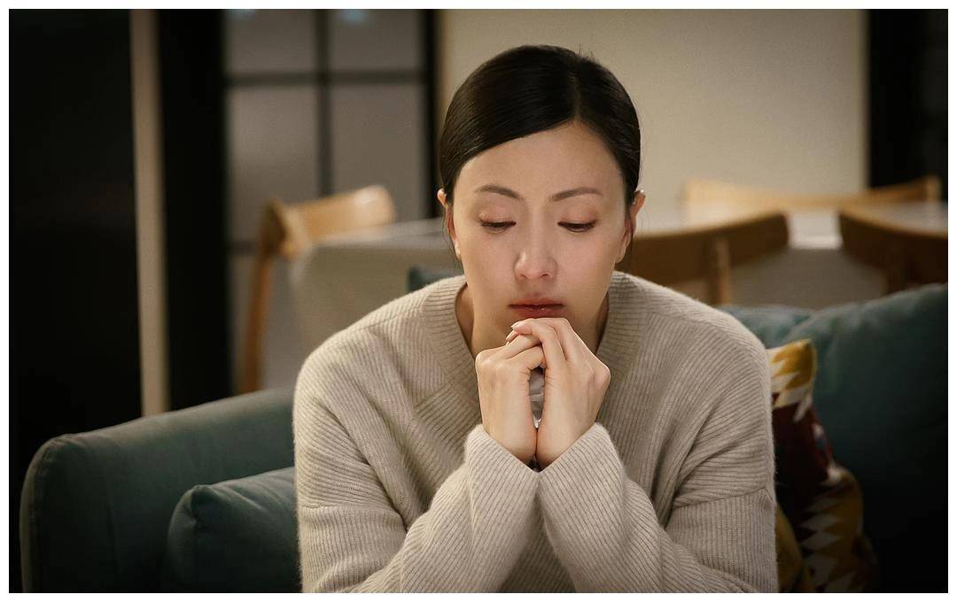 “我的脚那么廉价吗？”28岁女儿赚钱上交父母，买200元鞋子被拒