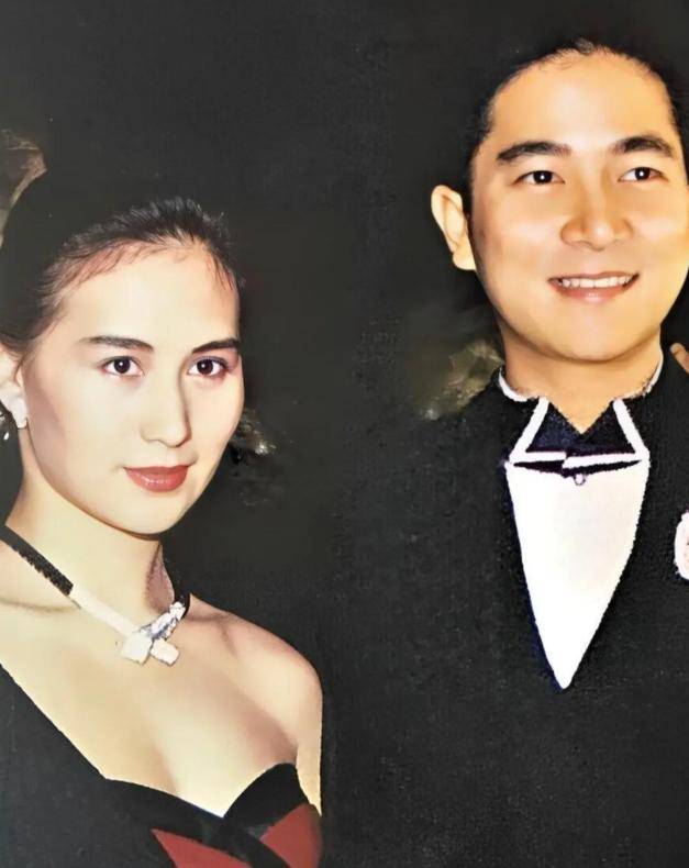 原来何超琼与许晋亨在结婚2个月后,陈百强才无奈的表白内心的情感