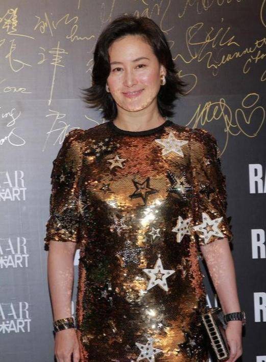 原来何超琼与许晋亨在结婚2个月后,陈百强才无奈的表白内心的情感