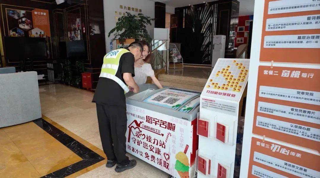 老人扎堆在快餐店占座乘凉，律师说这可能构成“侵权”？！