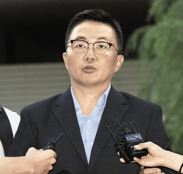 金建希被捕同日，流亡海外数月的“金建希大管家”回国被捕